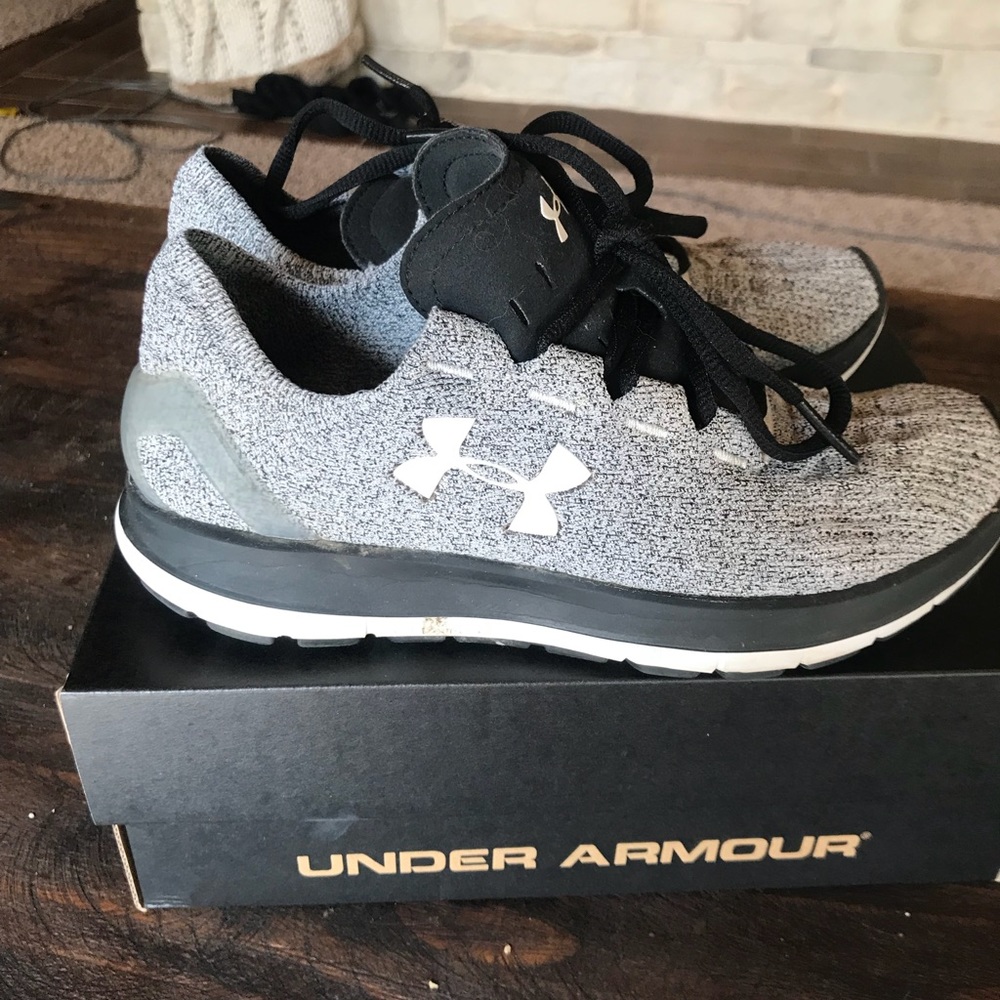 Womens Under Armour speedfoam size 7